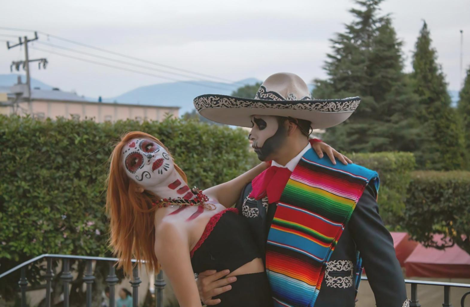 Tanzgruppe während einer Choreografie-Session