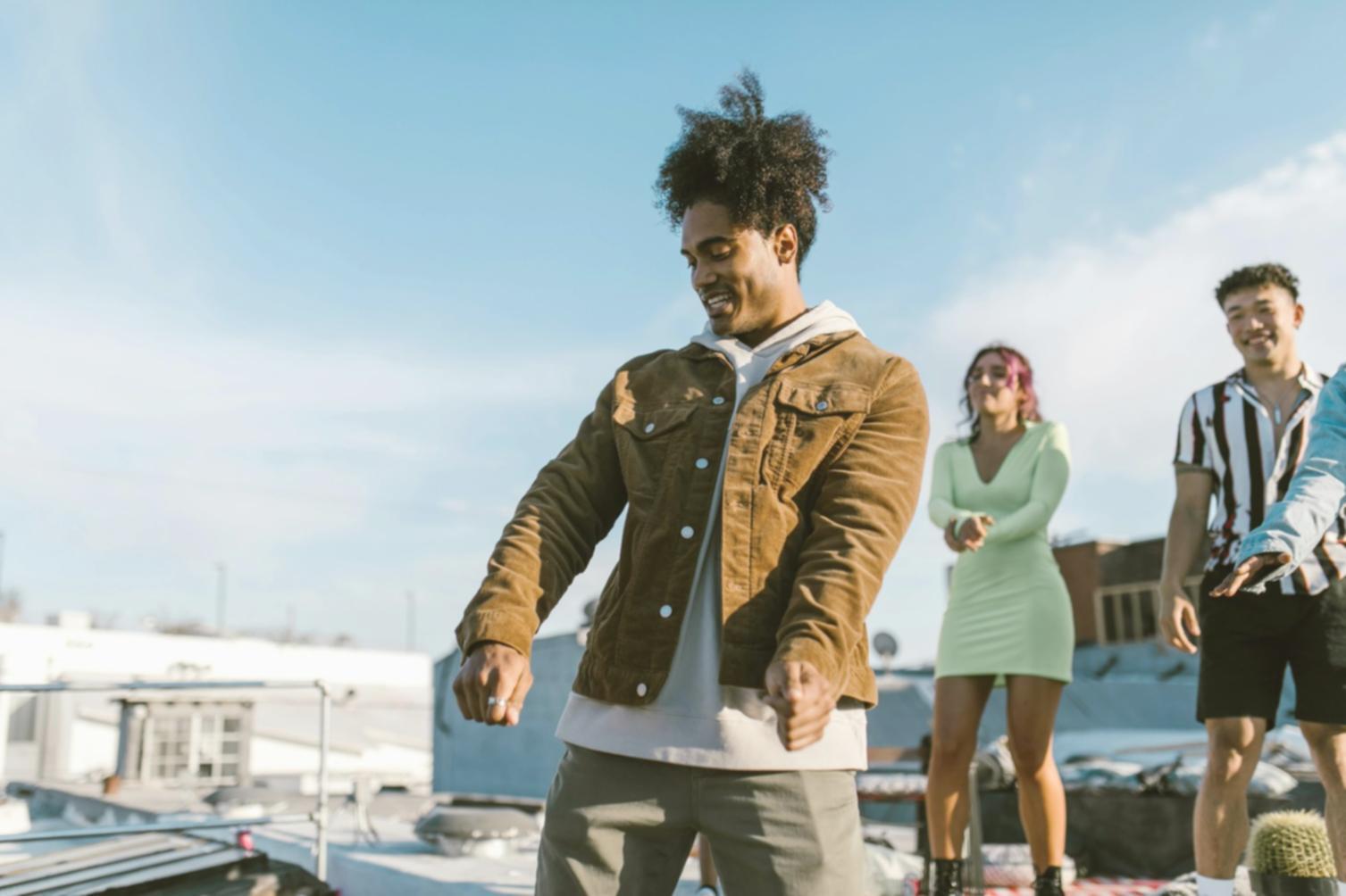 Tanzstudio-Atmosphäre während einer Unterrichtsstunde